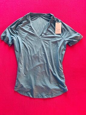A New Day Women’s Blue V-Neck Short Sleeve Tee